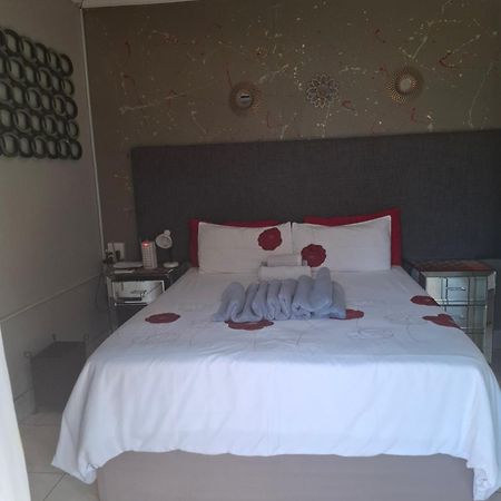 Vicky B Bed And Breakfast Mogwase Buitenkant foto